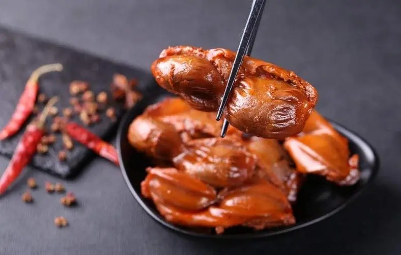 鹵味新紀(jì)元 良品鋪?zhàn)訑y手久久丫共建研發(fā)中心，打造產(chǎn)業(yè)標(biāo)桿