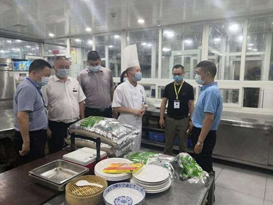 陳懷乾督查兩會(huì)期間餐飲服務(wù)食品安全保障工作